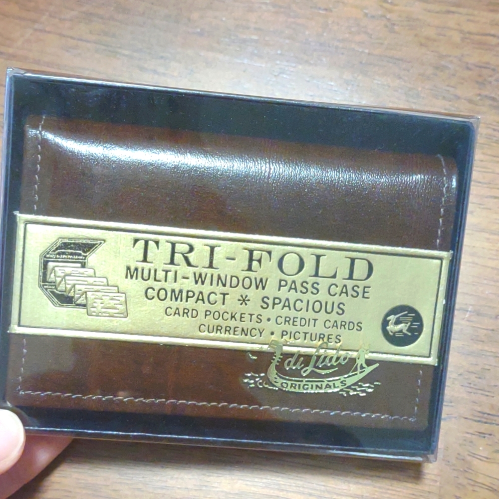 Vintage brown leather tri-fold wallet by Di Lido